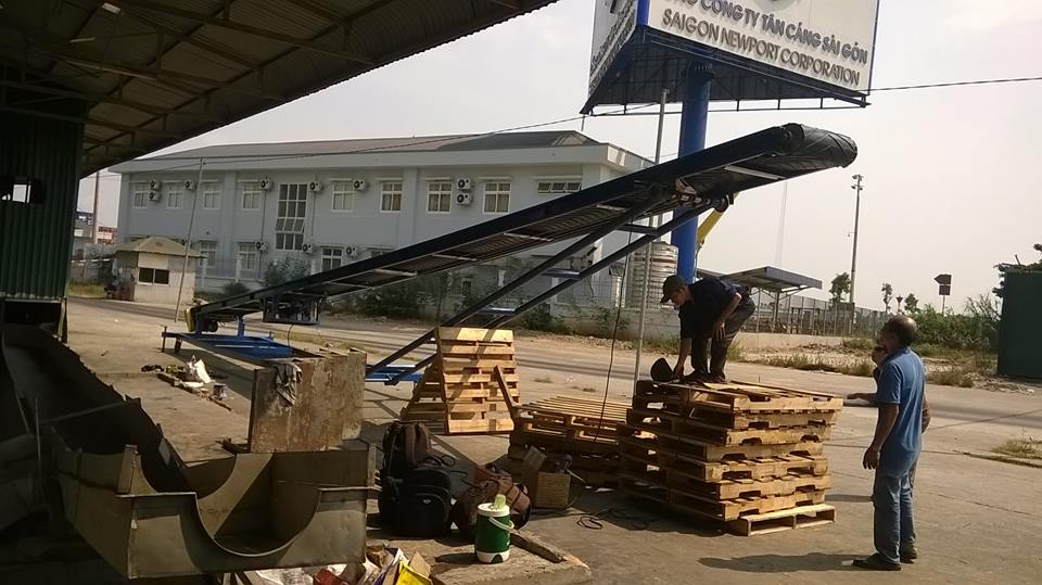 Băng tải nâng hạ 07