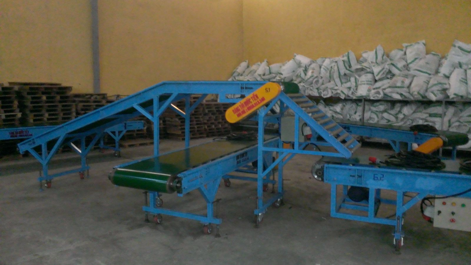 Băng tải kho đường